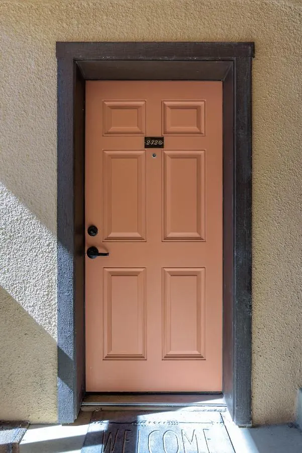 Tiki 242 Apartment