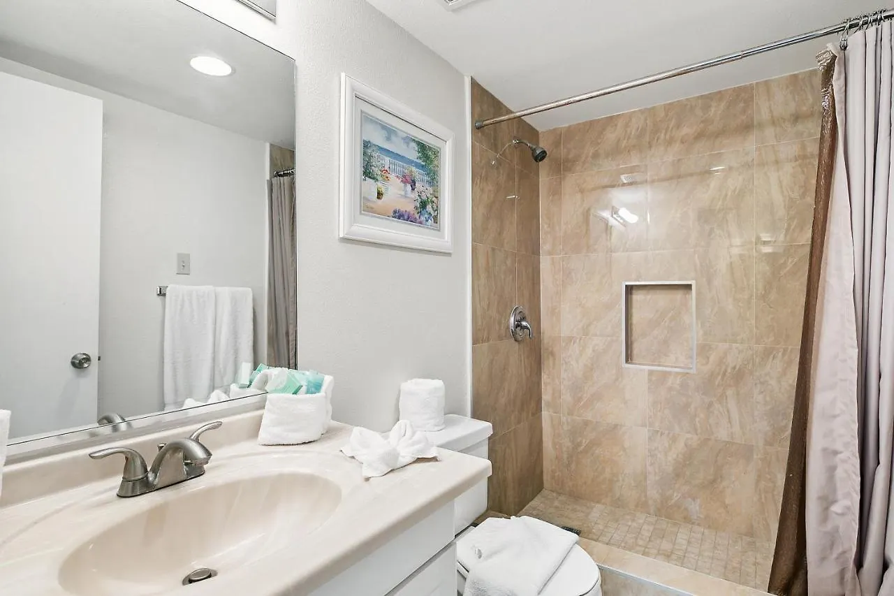 Vibrant Modern With Large Balcony And Stunning Ocean Views *