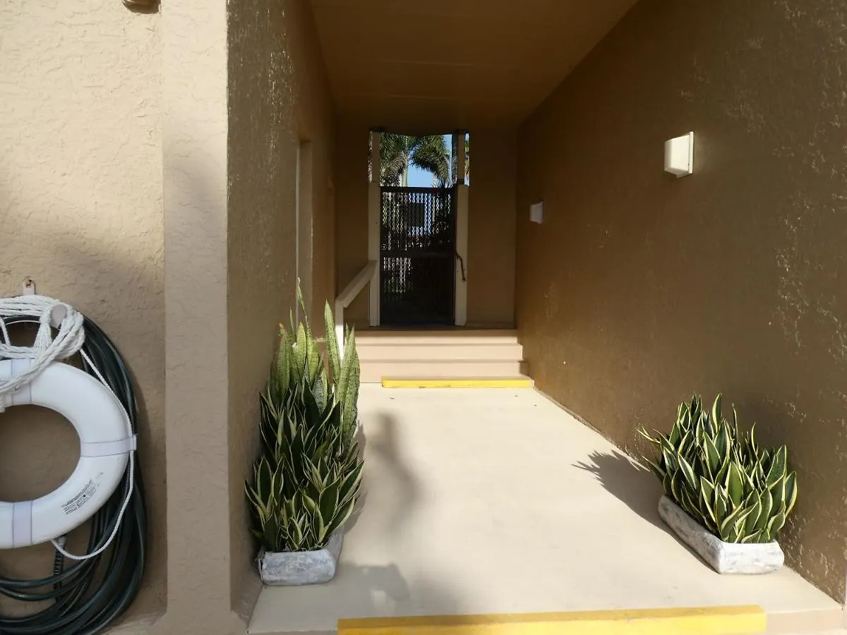 Beachside Bungalow: Surfside I #104 *