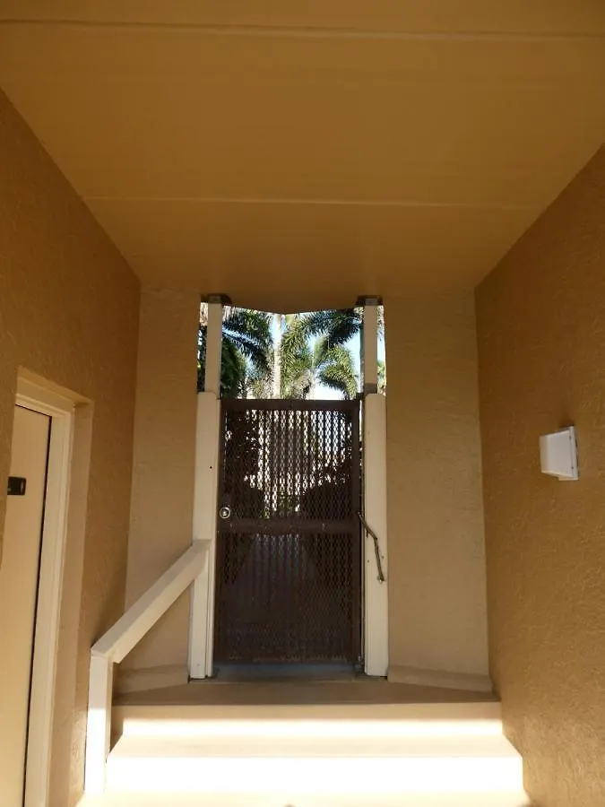 Apartment Beachside Bungalow: Surfside I #104 *