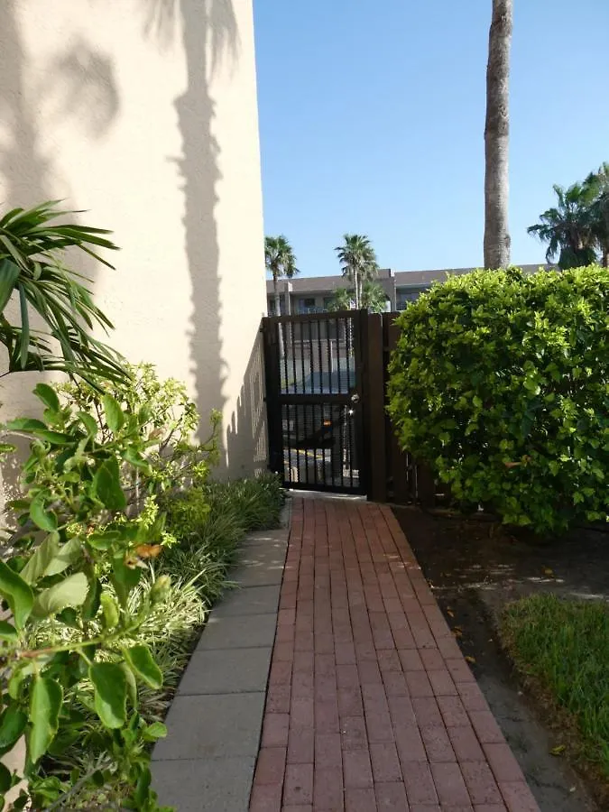 Beachside Bungalow: Surfside I #104