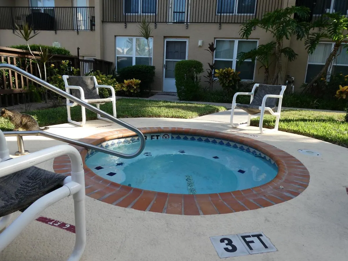Beachside Bungalow: Surfside I #104