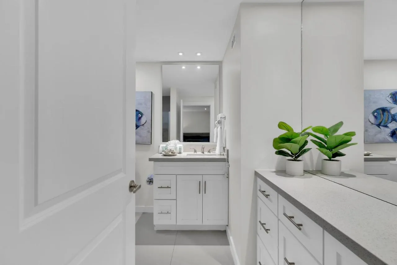 度假居 Easy Living, Down By The Sea! Close To The Beach & Pool In Beautiful Beachfront