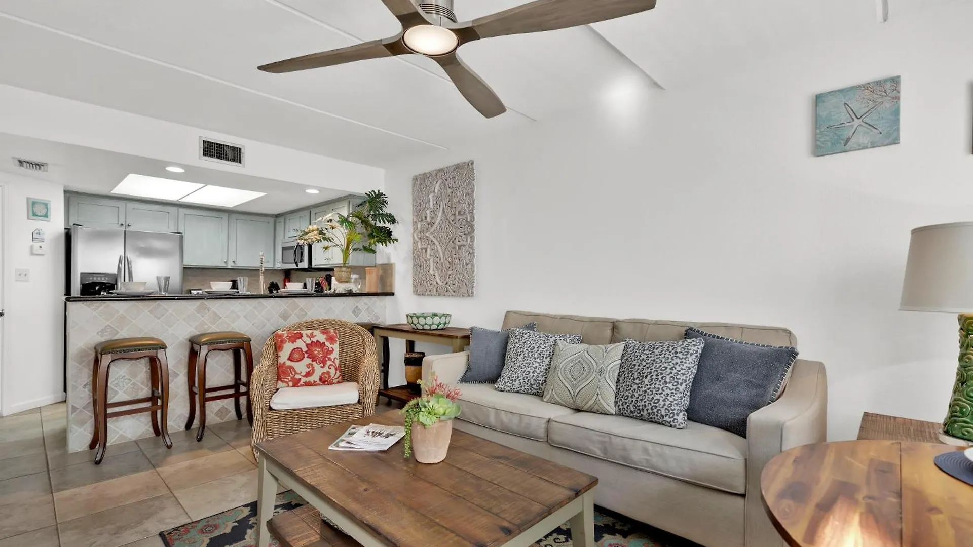 Beachside Bungalow: Surfside I #104 *