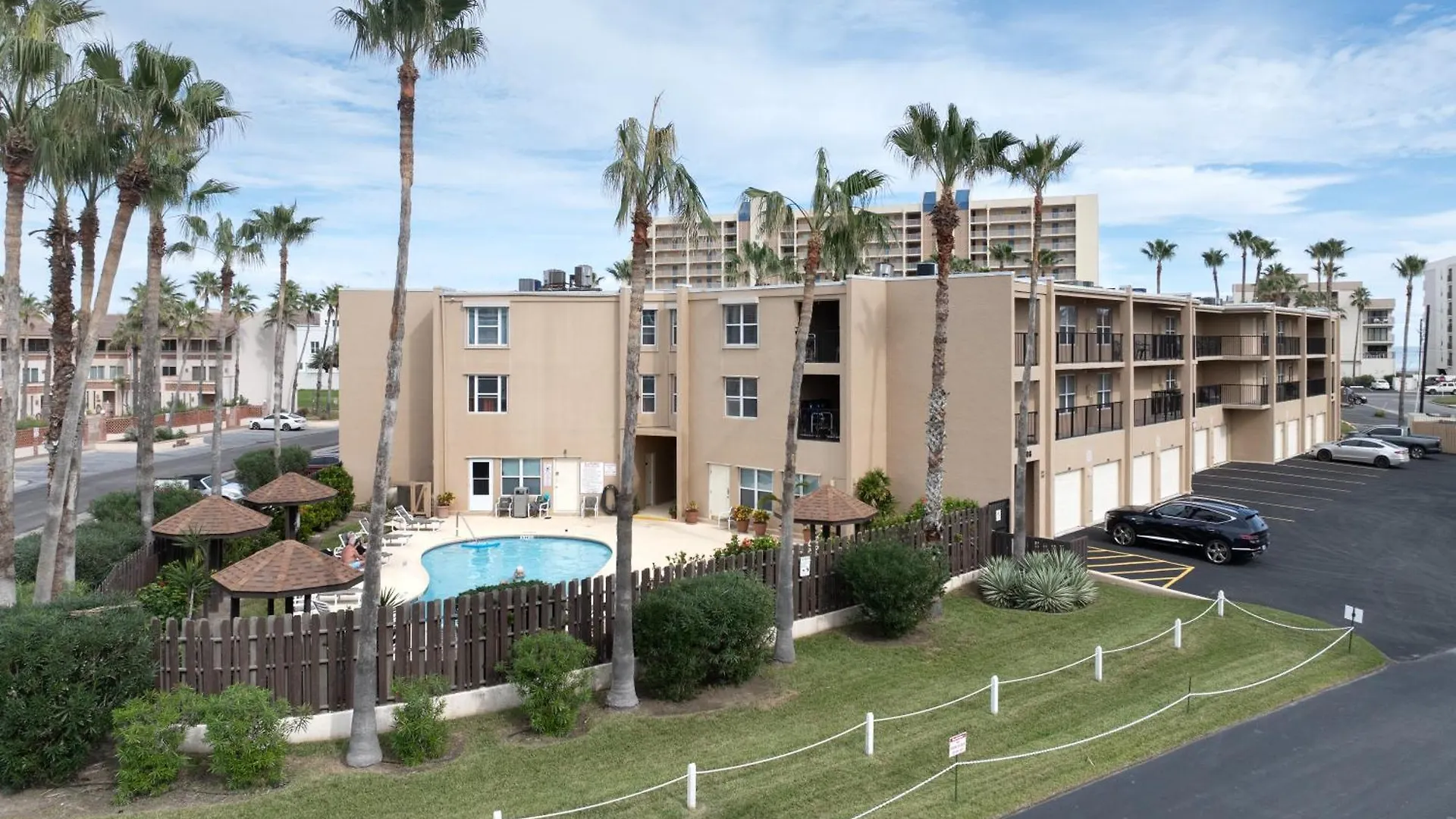 Beachside Bungalow: Surfside I #104 Apartment *