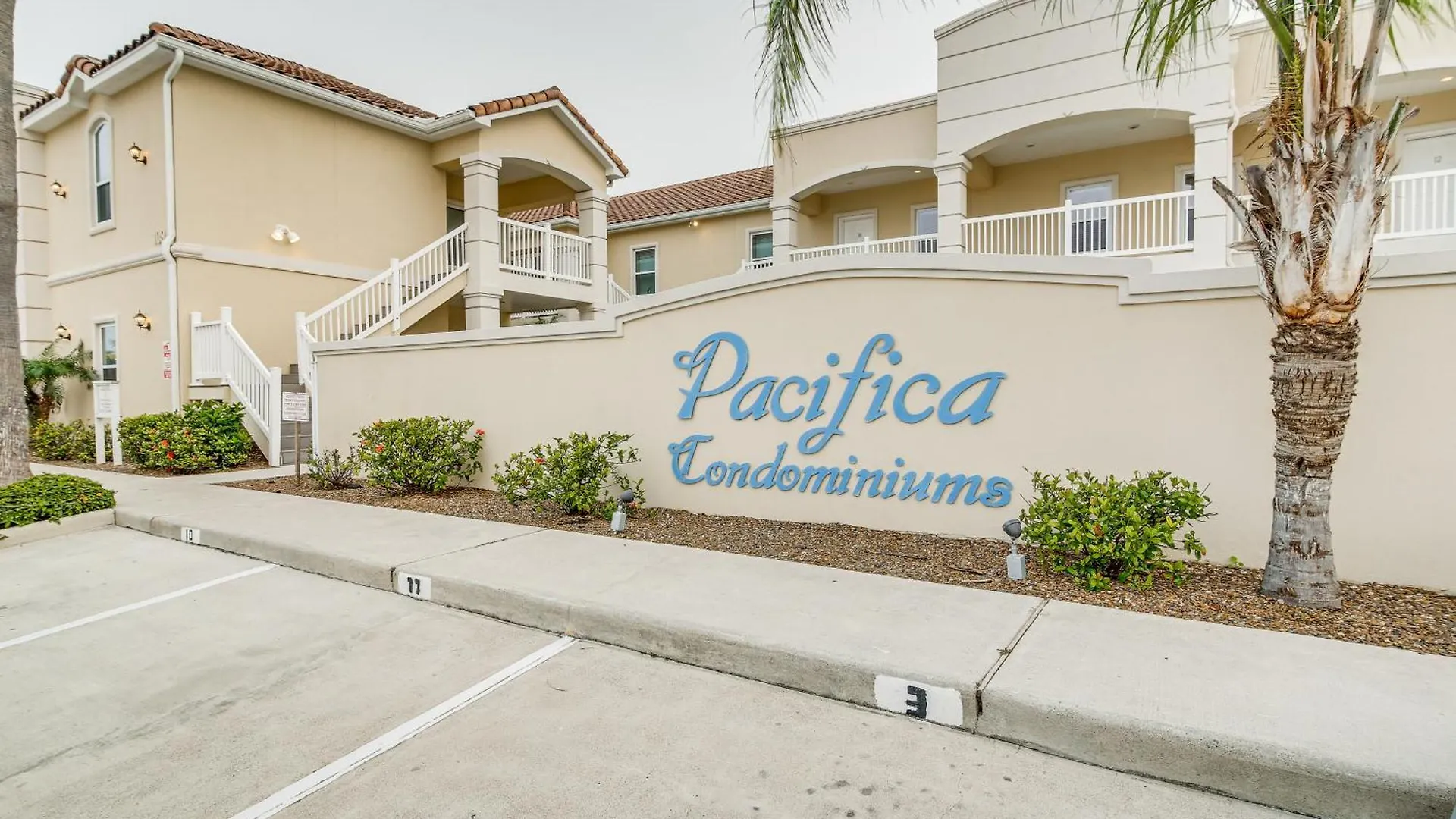 Apartment Near With Balcony! South Padre Island