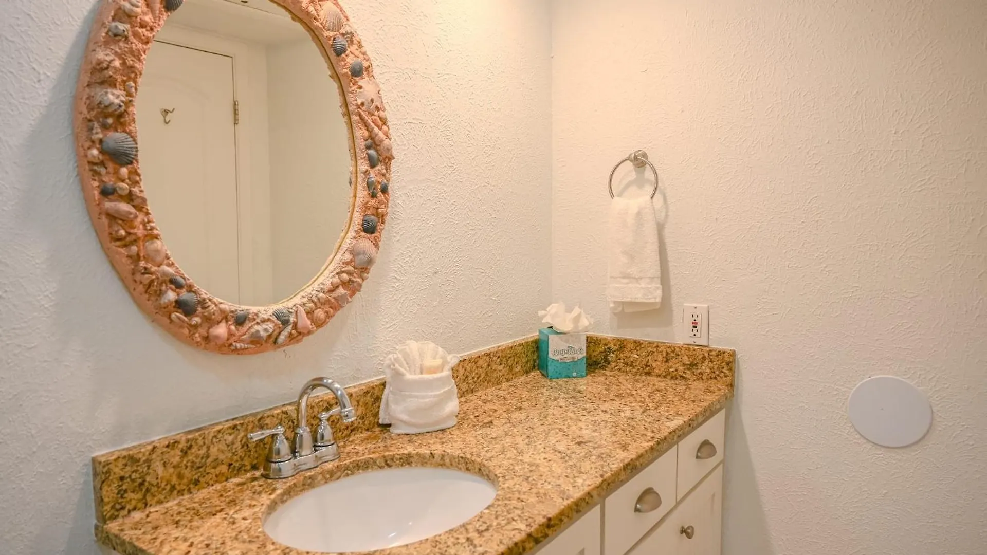 Spoonbills Sanctuary Coastal Chic 1br Retreat 329 South Padre Island