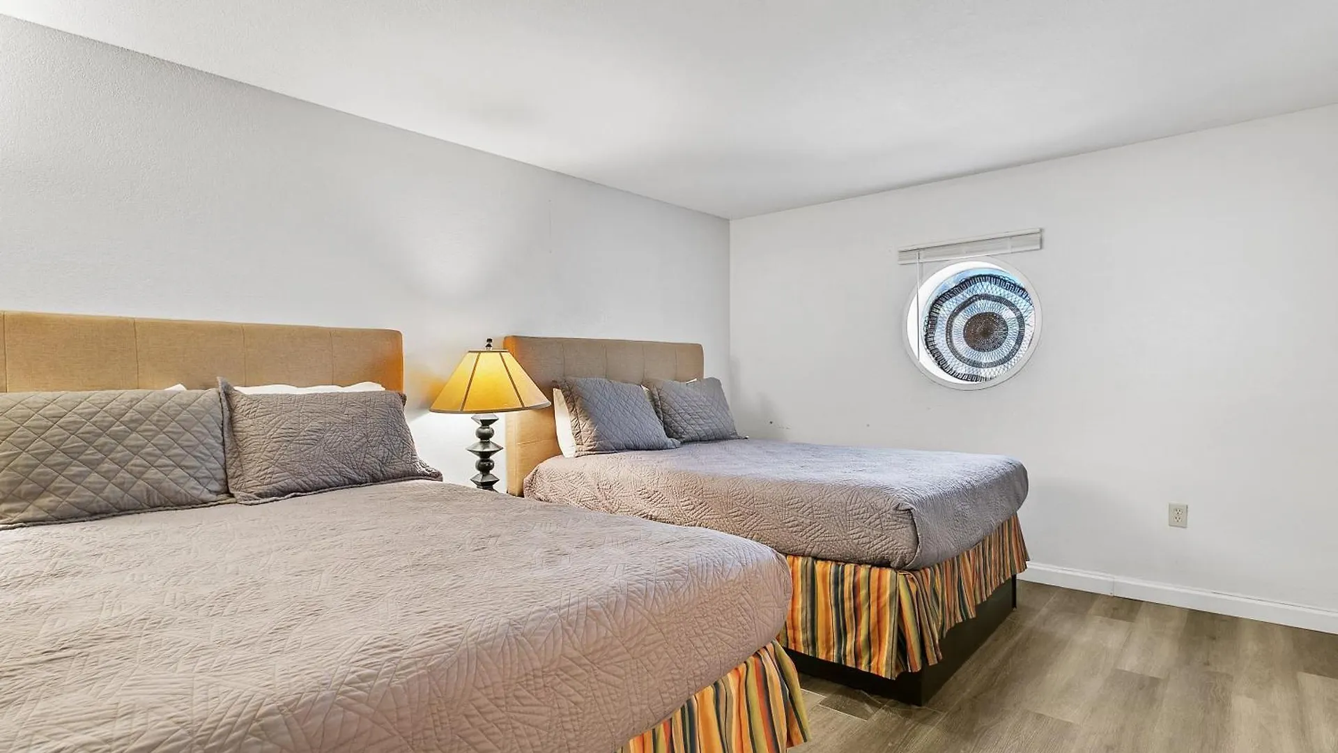 Vibrant Modern With Large Balcony And Stunning Ocean Views *