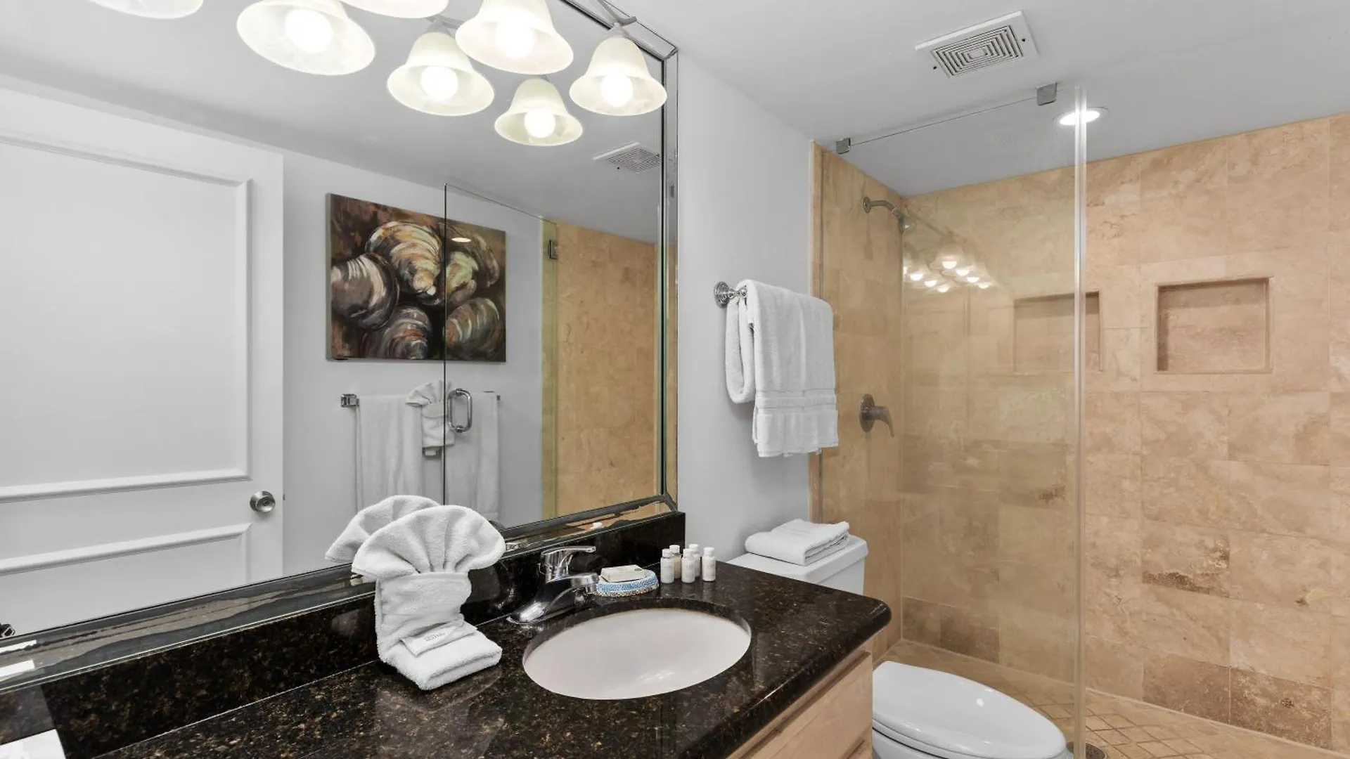 Apartment Breakers Unit #307 *