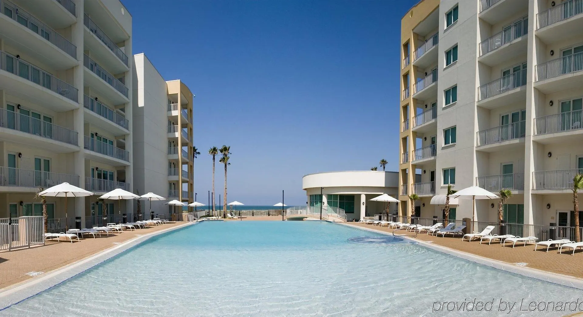 Peninsula Island & - Beachfront At 4*