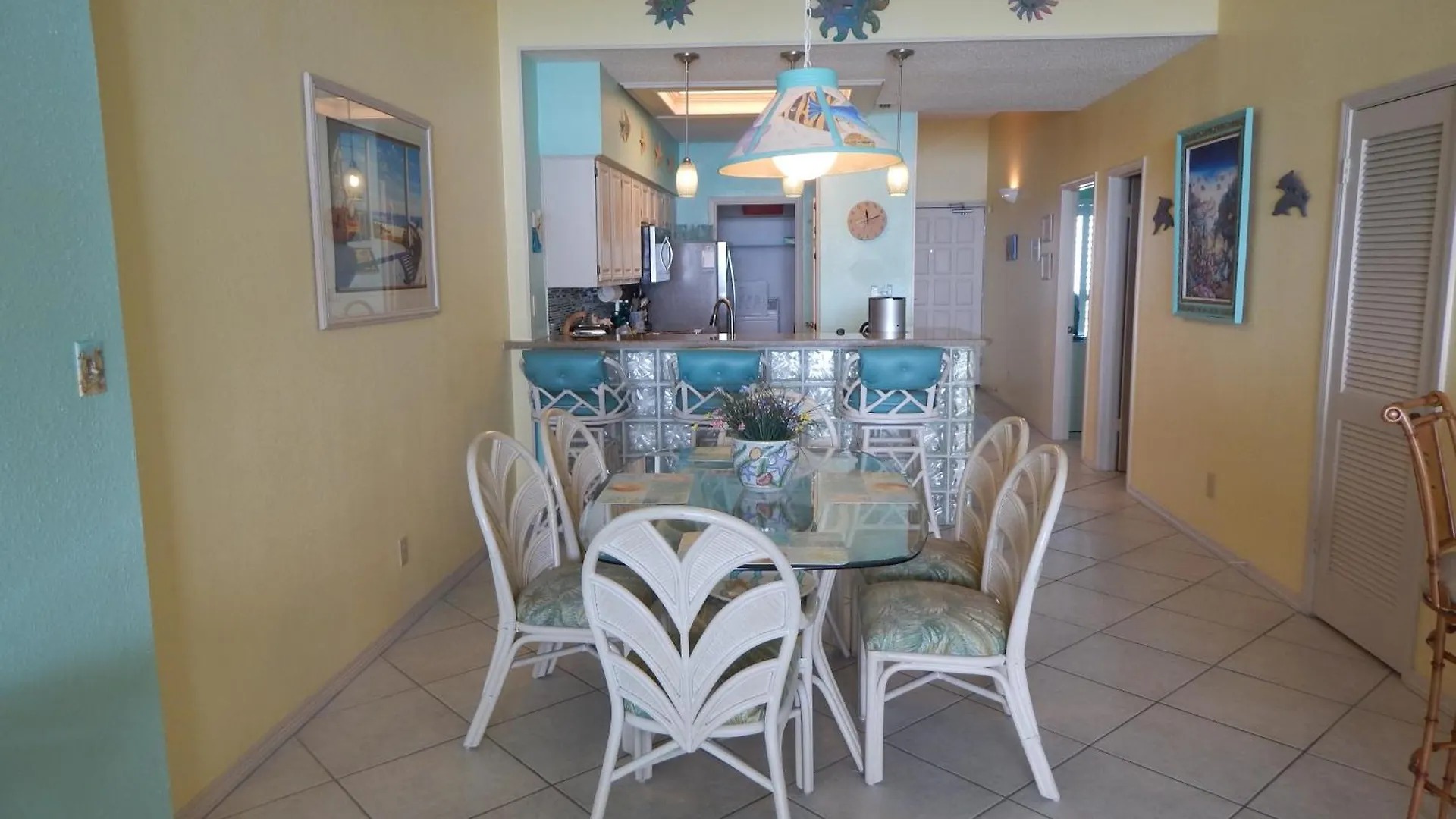 Suntide III Condominiums 3*