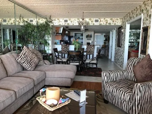 Suntide III Condominiums 3*