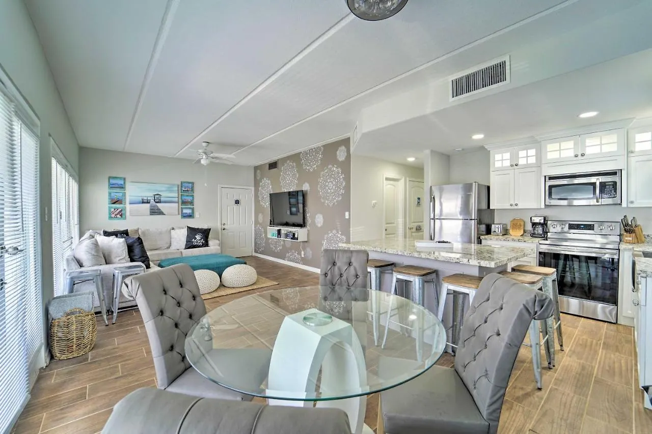Luxe South Padre With Pool - Walk To Beach! *