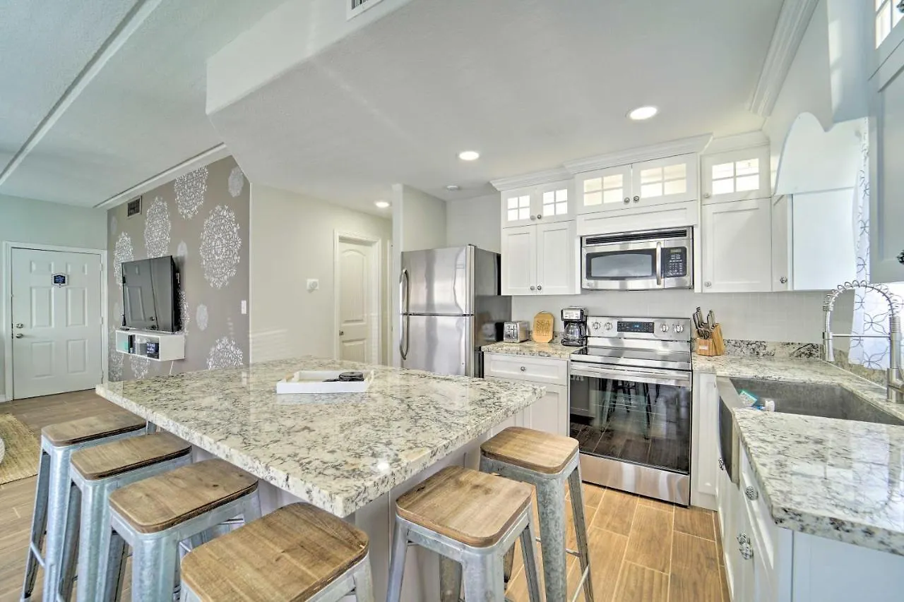 Apartment Luxe South Padre With Pool - Walk To Beach!