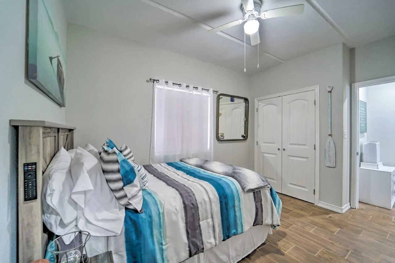 Luxe South Padre With Pool - Walk To Beach! *