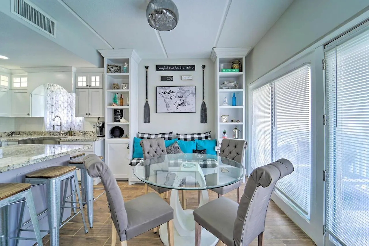 Luxe South Padre With Pool - Walk To Beach! Apartment South Padre Island