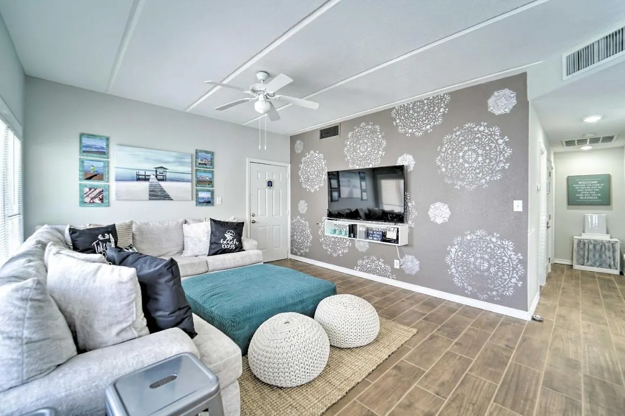 Luxe South Padre With Pool - Walk To Beach! Apartment *