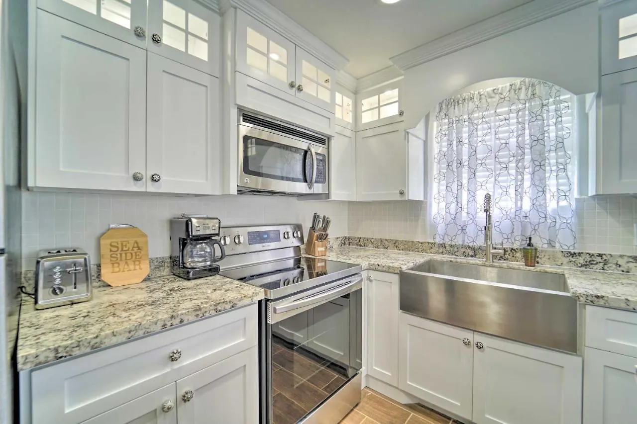 Luxe South Padre With Pool - Walk To Beach! South Padre Island