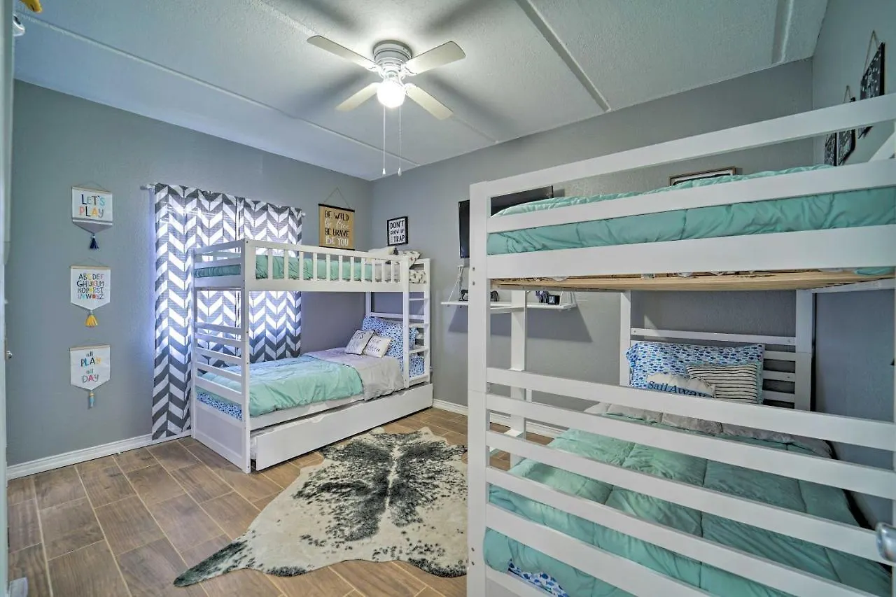 Luxe South Padre With Pool - Walk To Beach! South Padre Island