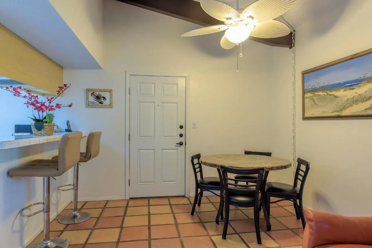 Tiki 204 Apartment