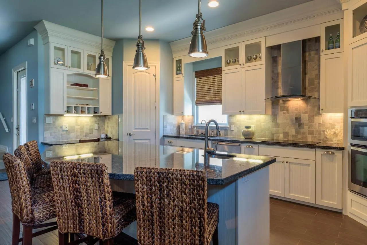 Apartment Capricorn - 3 Bedrooms With Private Pool, Easy Walk To The Sleeps 6 South Padre Island