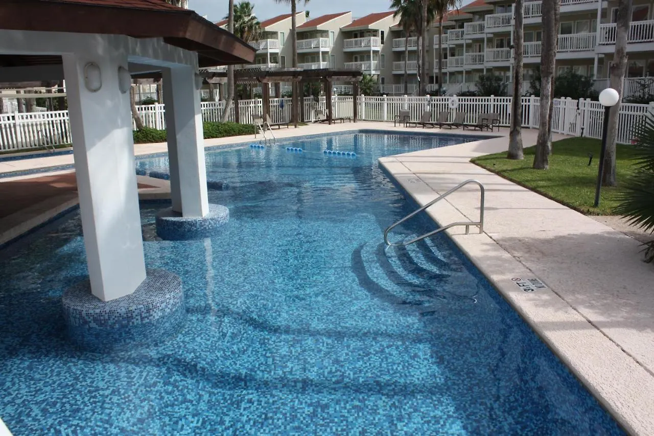 Aparthotel Front To Pool And Bbq - Condo 2B, 2B Beach Access 3*