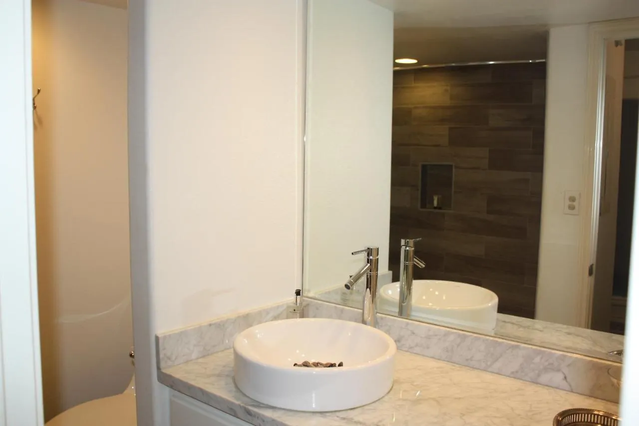 Front To Pool And Bbq - Condo 2B, 2B Beach Access Aparthotel 3*