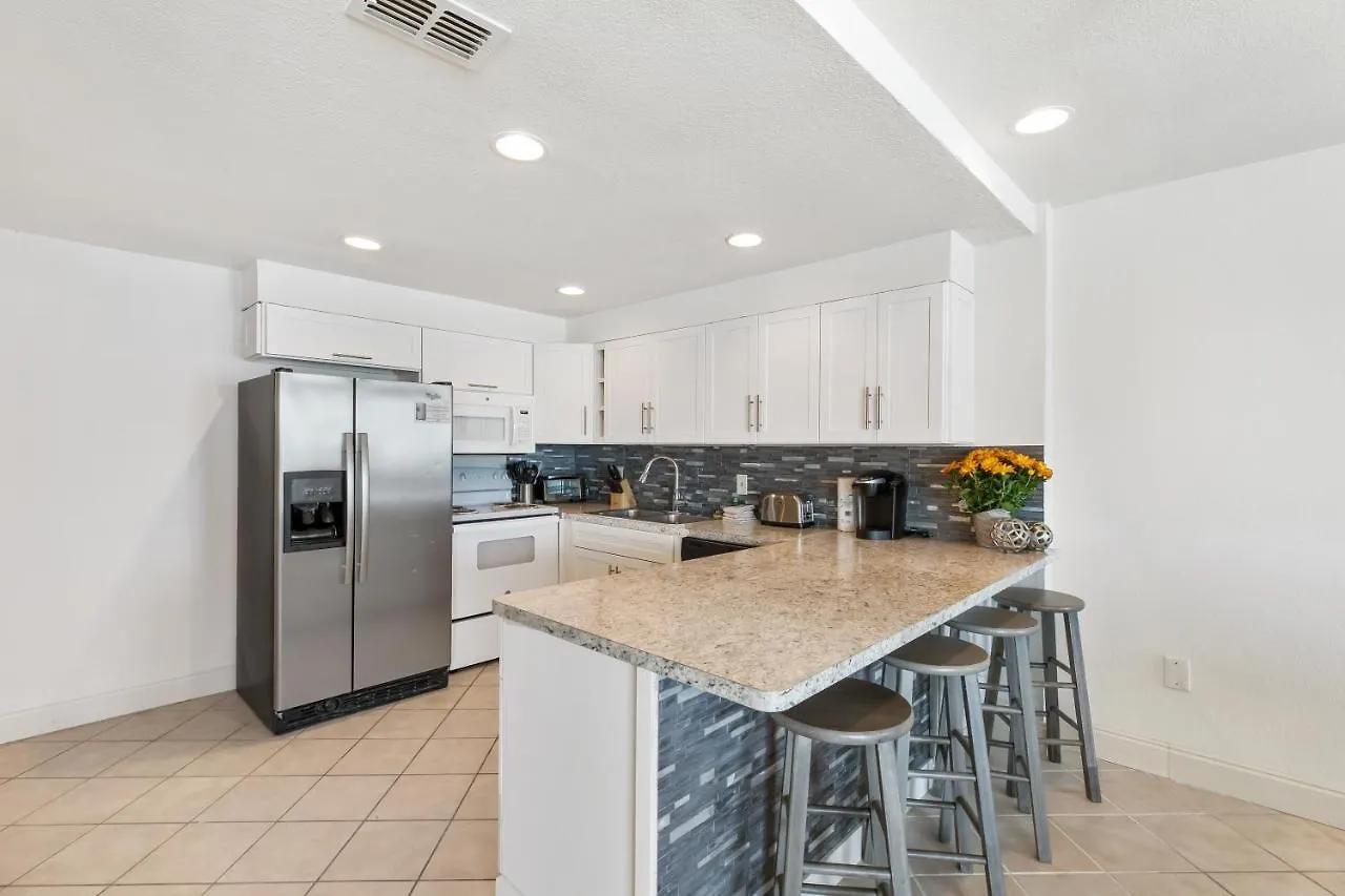 Holiday home Newly Renovated! 3 Beachfront Balconies, Picture Perfect Oceanview