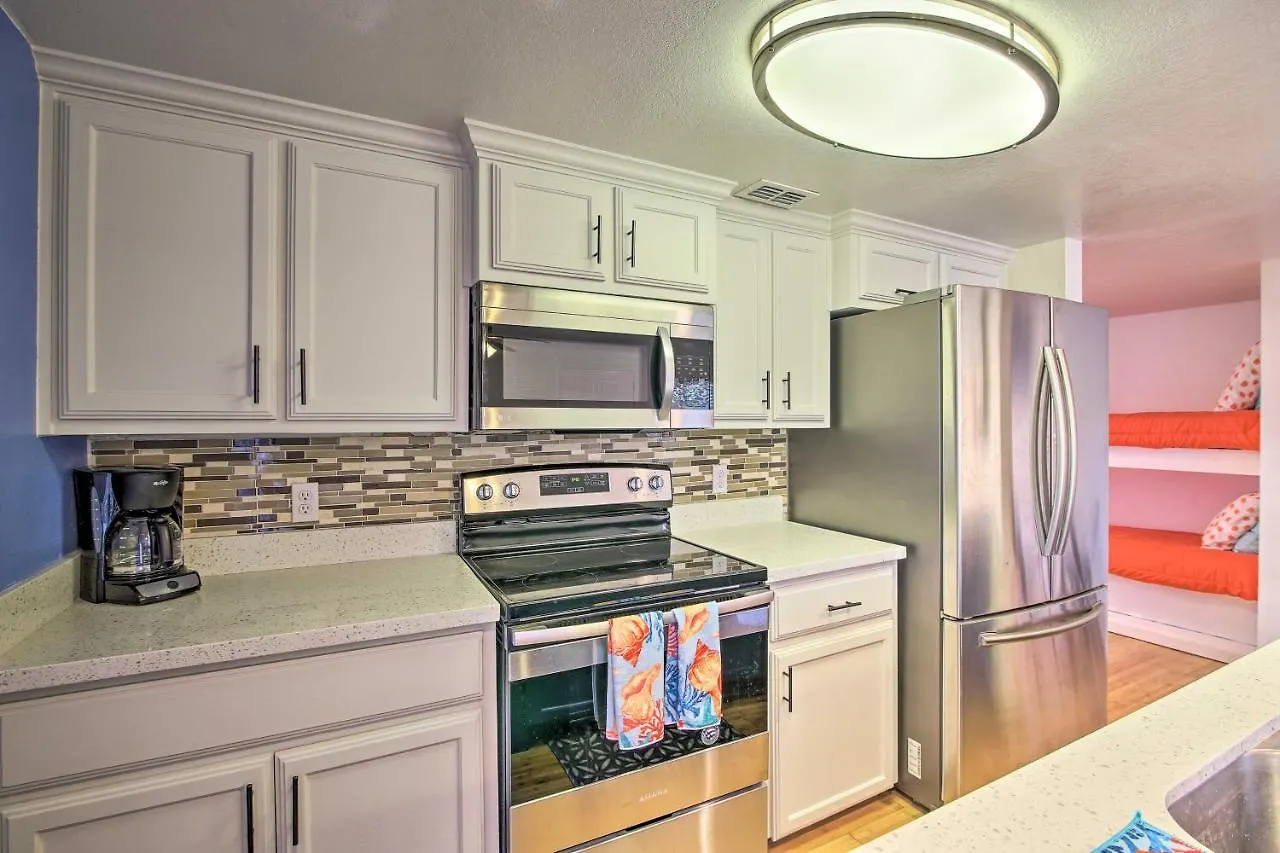 Digs Walk To Restaurants, Bars And Ocean Apartment South Padre Island