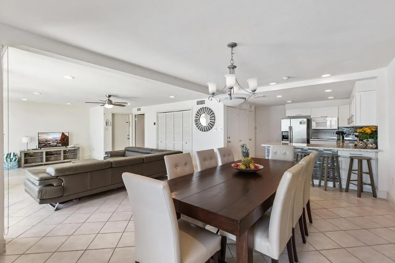 Holiday home Newly Renovated! 3 Beachfront Balconies, Picture Perfect Oceanview *