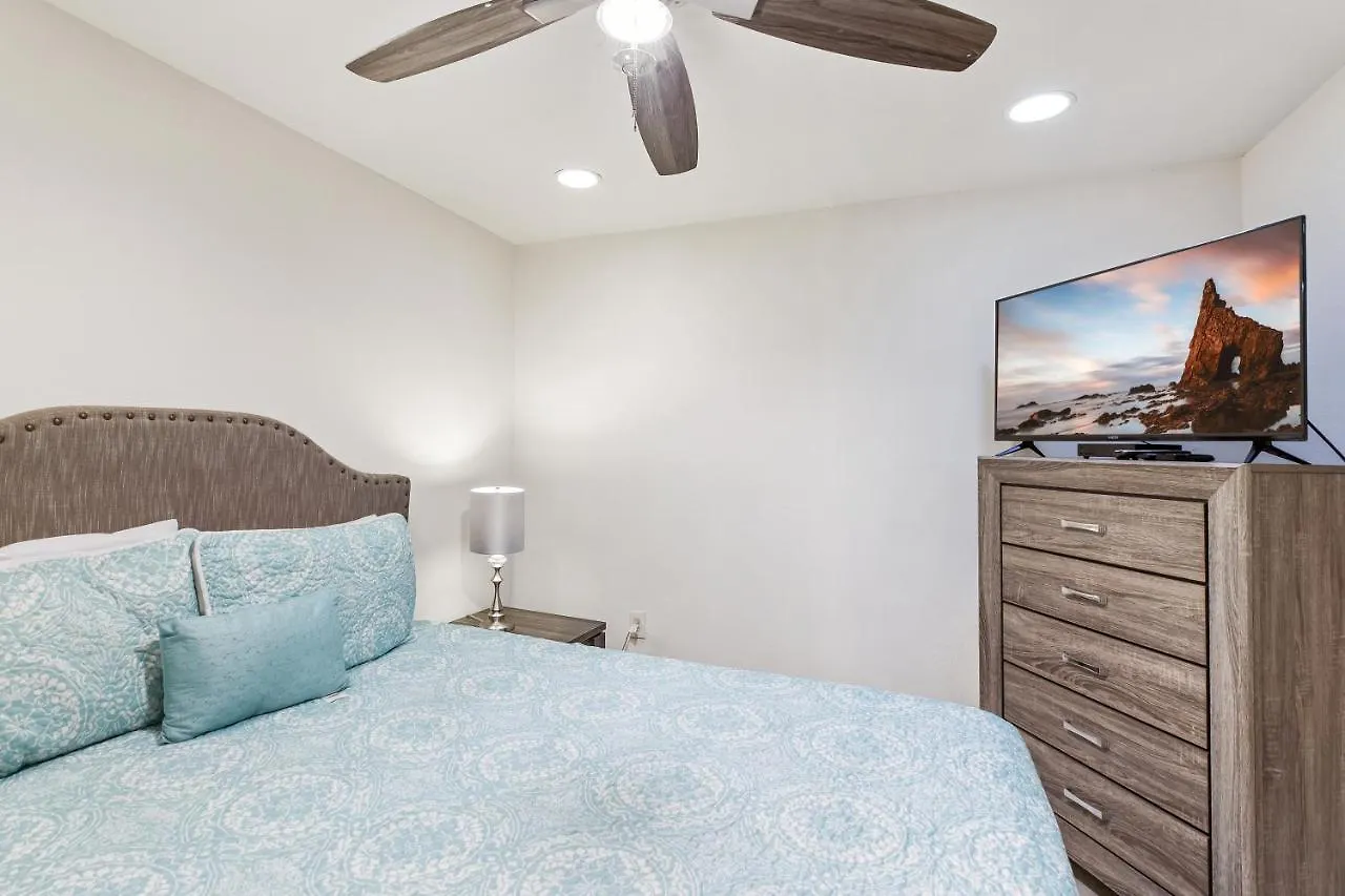 Holiday home Newly Renovated! 3 Beachfront Balconies, Picture Perfect Oceanview