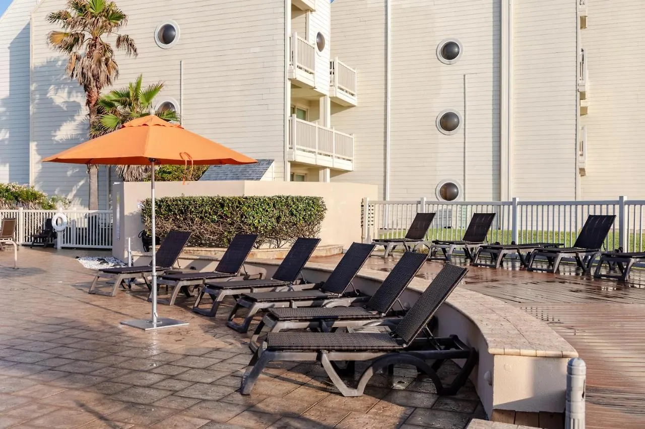 Holiday home Newly Renovated! 3 Beachfront Balconies, Picture Perfect Oceanview *