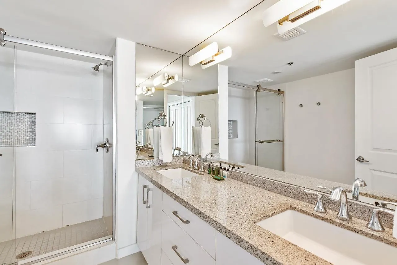 Breathtaking Bay View, Beachfront Resort, Family Friendly, Shared Pools *