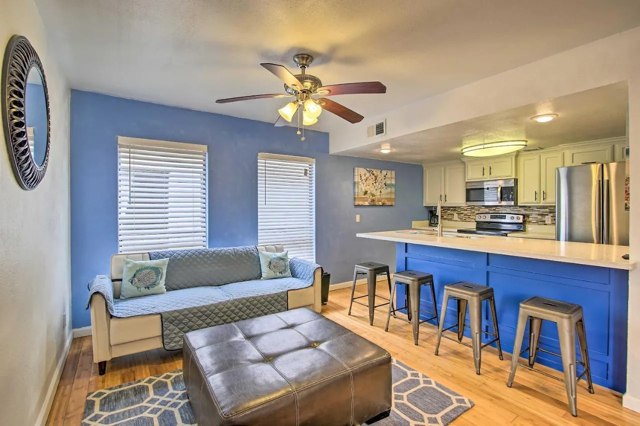 Apartment Digs Walk To Restaurants, Bars And Ocean *