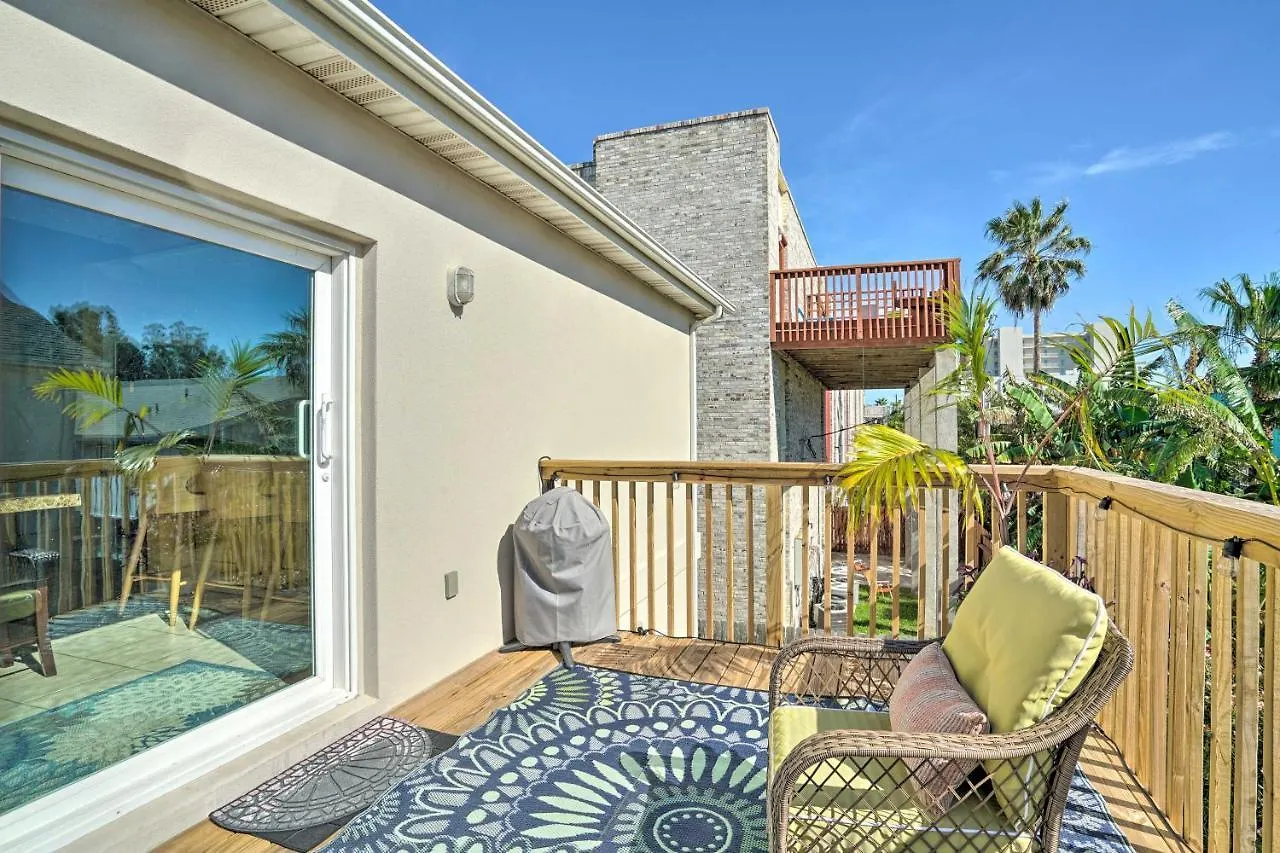 Coastal With Pool In South Padre Island! Apartment