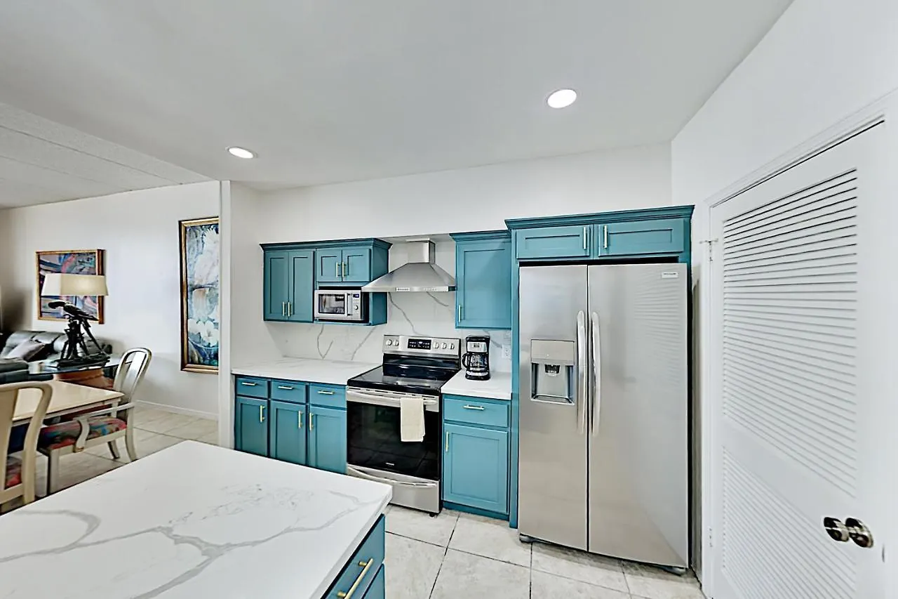 New Listing! Beachfront Penthouse With Pools & Gym *