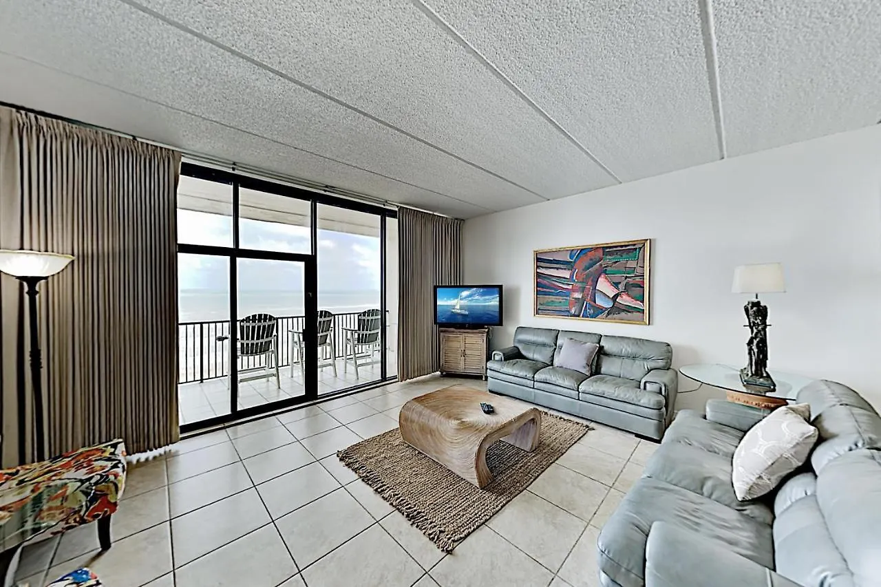 New Listing! Beachfront Penthouse With Pools & Gym Apartment *