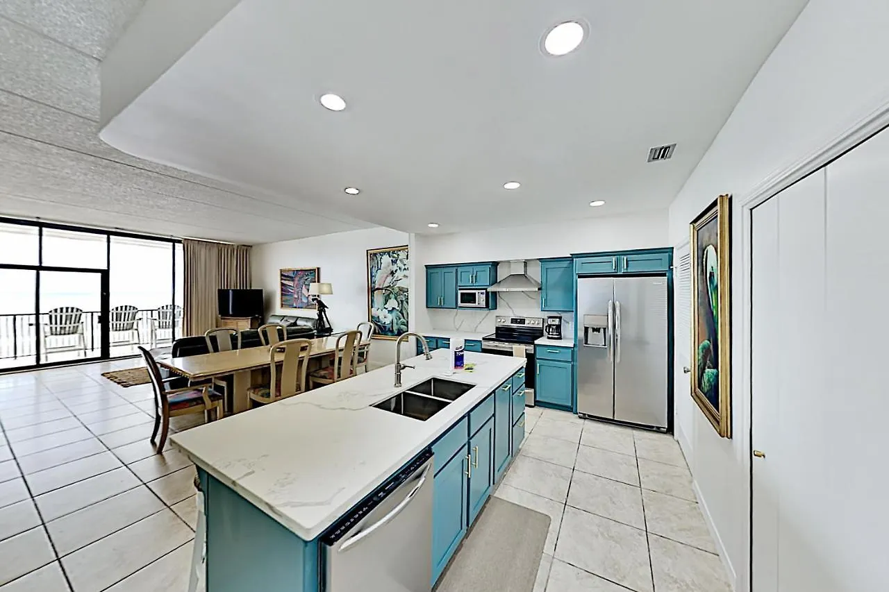Apartment New Listing! Beachfront Penthouse With Pools & Gym *