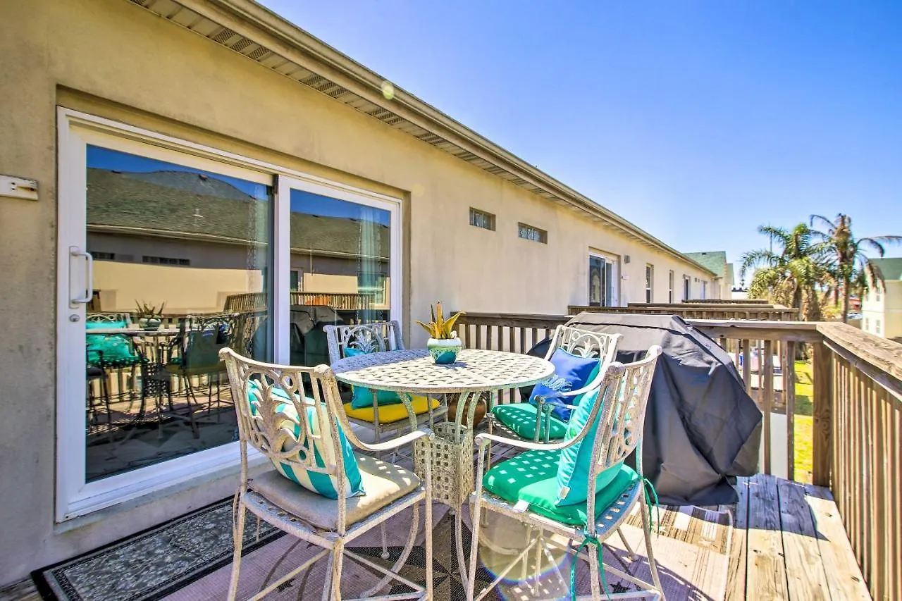 With Pool Access And Balcony! Apartment South Padre Island