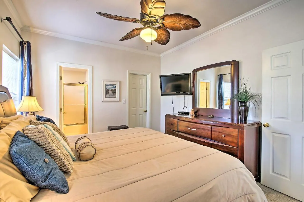 With Pool Access And Balcony! Apartment South Padre Island