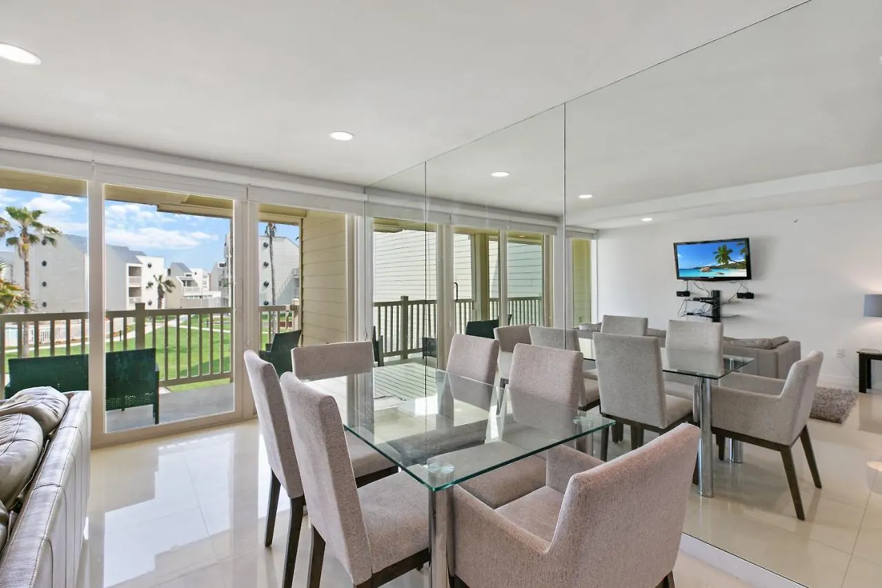 Σπίτι διακοπών Amazing Beachfront Condo! Enjoy With Great Views Of Beach And Pool From Balcony *