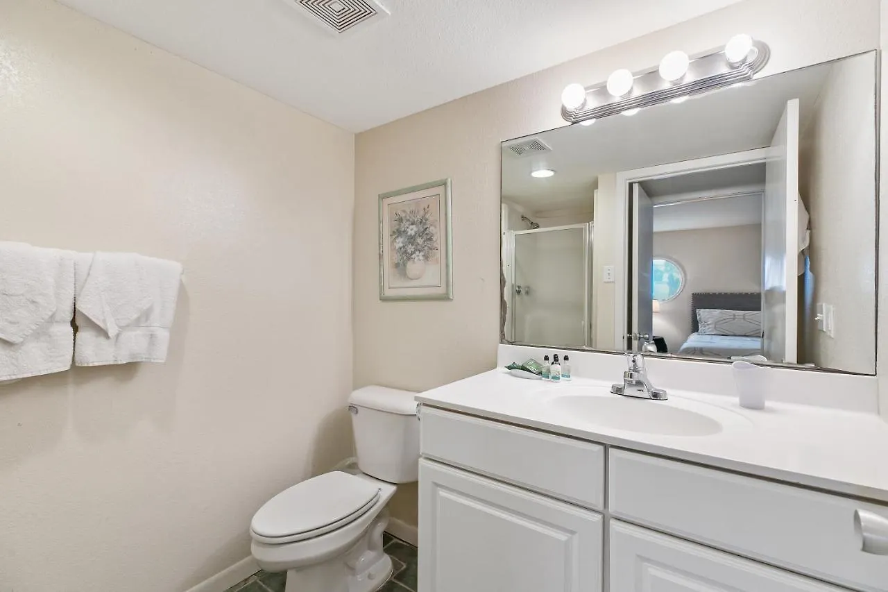 Casa vacanze Steps To The Pool & Beach Beautiful Beachfront Resort, Shared Pools South Padre Island