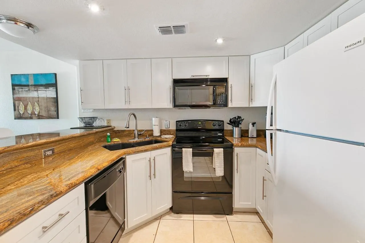 Listen To The Waves Break! Beachfront Condo, Shared Pools In Beautiful Holiday home