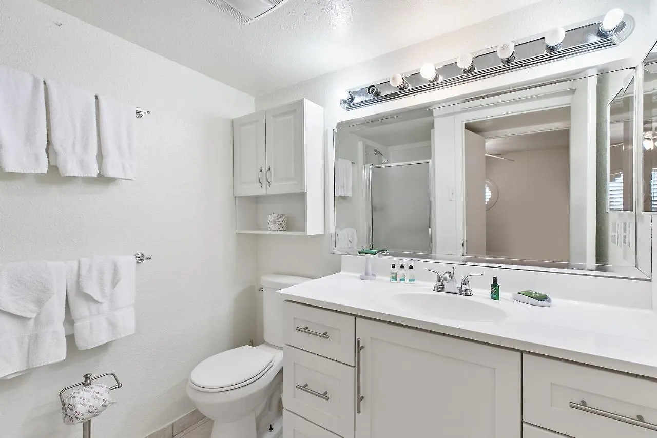 Holiday home Listen To The Waves Break! Beachfront Condo, Shared Pools In Beautiful *