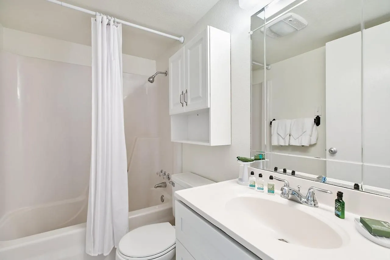 Listen To The Waves Break! Beachfront Condo, Shared Pools In Beautiful Holiday home