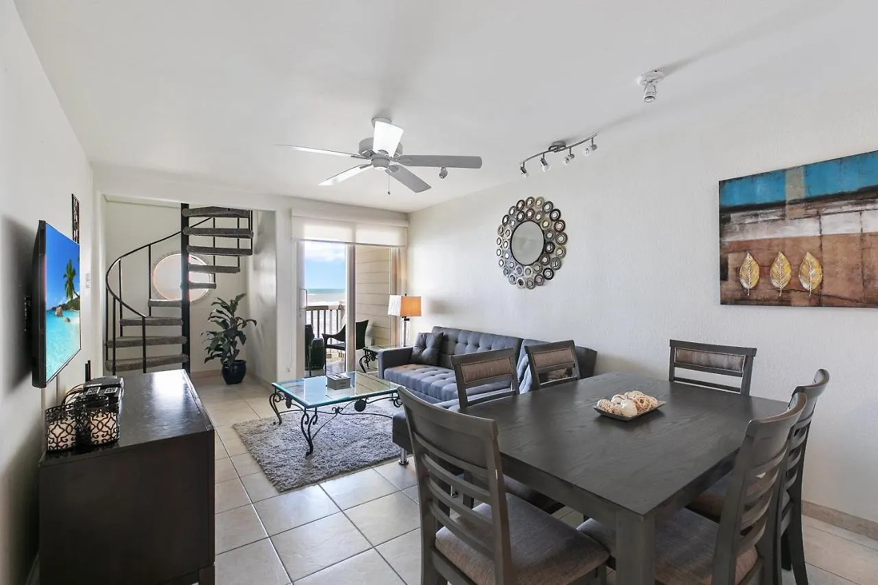 Holiday home Listen To The Waves Break! Beachfront Condo, Shared Pools In Beautiful