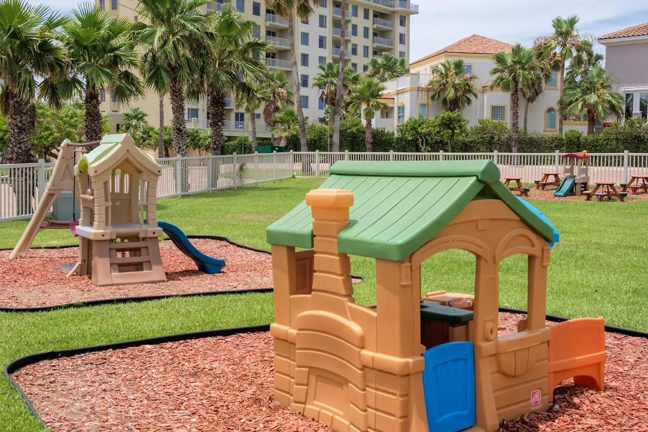 Listen To The Waves Break! Beachfront Condo, Shared Pools In Beautiful Holiday home *