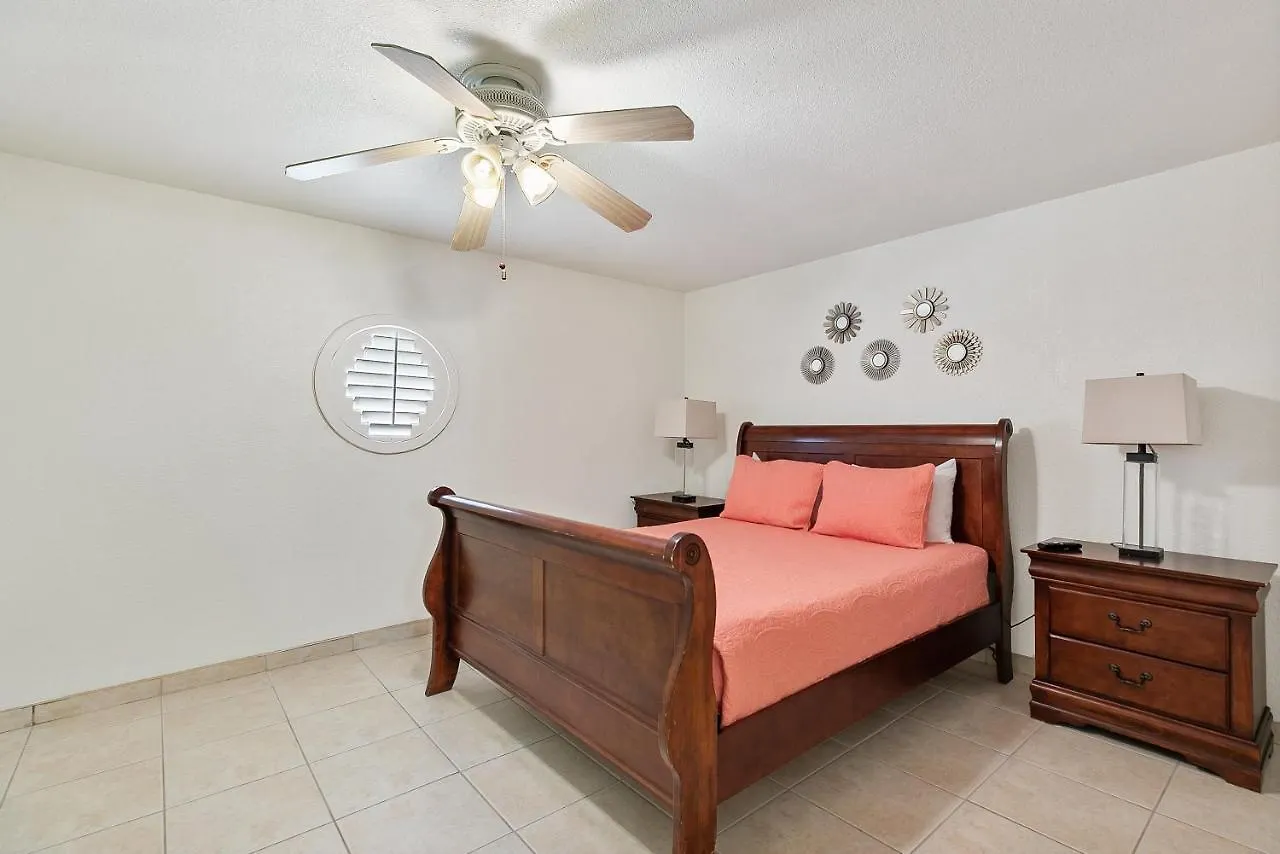 Holiday home Listen To The Waves Break! Beachfront Condo, Shared Pools In Beautiful *