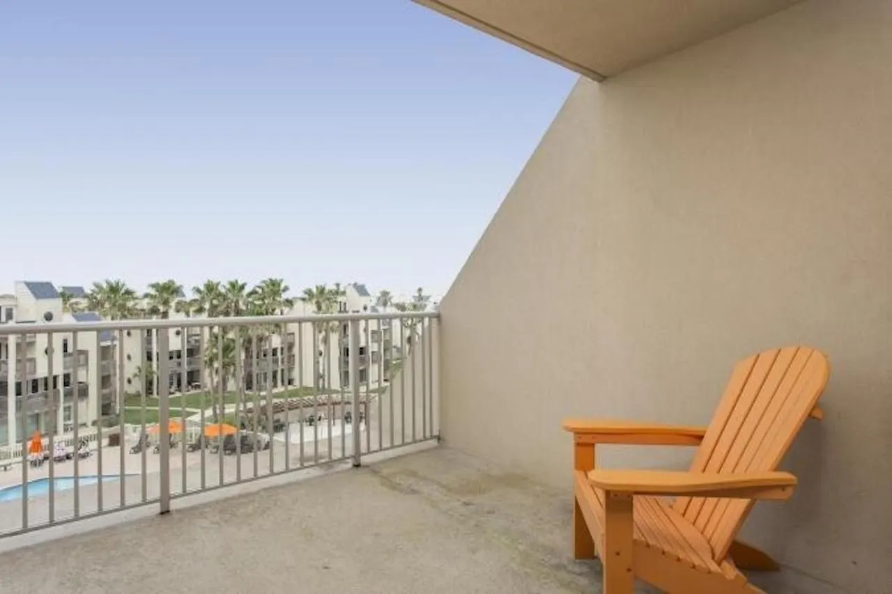 Solare Tower 2 Bedroom, #405 Holiday home *