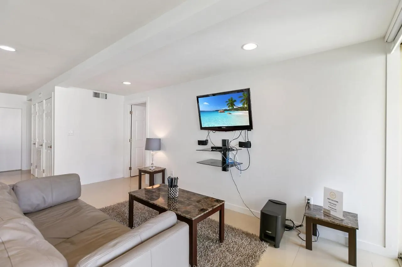 Amazing Beachfront Condo! Enjoy With Great Views Of Beach And Pool From Balcony